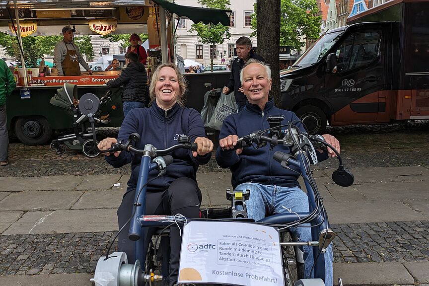 Probefahrt mit dem Inklusionsrad Probefahrt mit dem Inklusionsrad