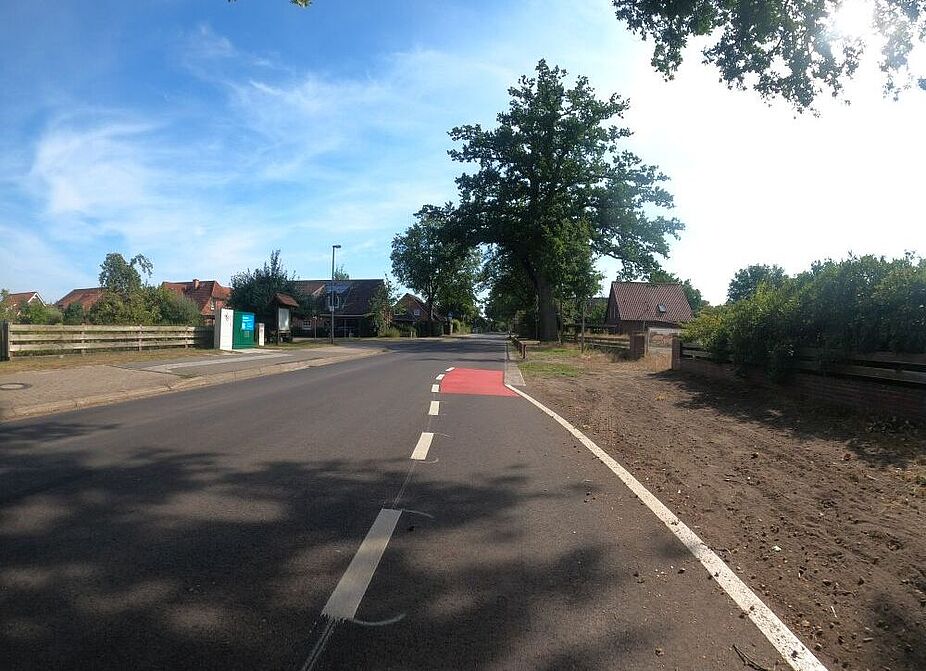 Alter Hessenweg - ein Stück Radschutzstreifen statt einer Fahrradstraße Alter Hessenweg - ein Stück Radschutzstreifen statt einer Fahrradstraße