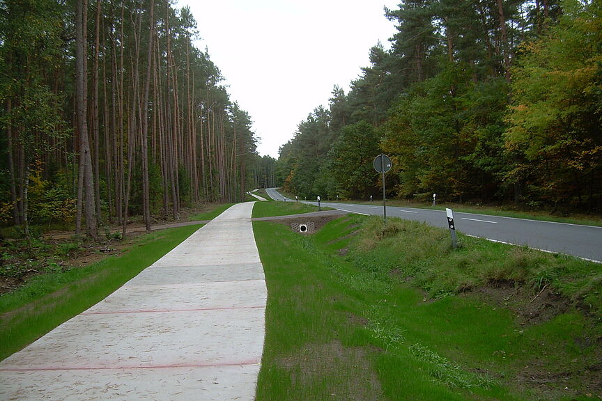 Radweg von Barendorf zum Nutzfelder Kreisel Radweg von Barendorf zum Nutzfelder Kreisel