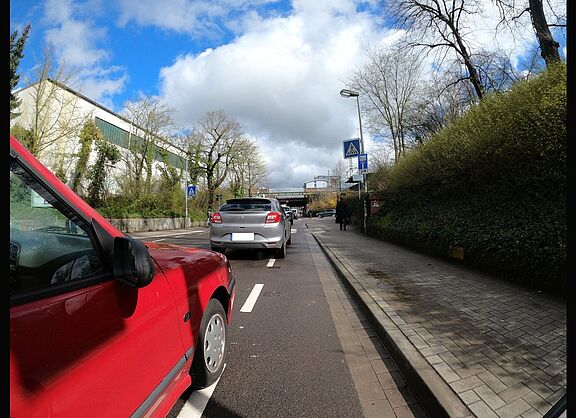 Fahrradschutzstreifen als Gefahr