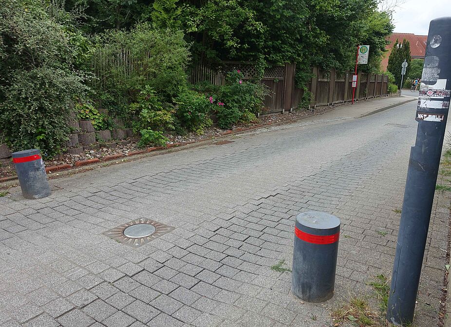 Auf dem Knieberg - versenkbare Poller Auf dem Knieberg - versenkbare Poller