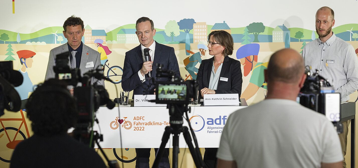 Gemeinsame Pressekonferenz von ADFC und Bundesverkehrministerium zum ADFC-Fahrradklima-Test 2022. Gemeinsame Pressekonferenz von ADFC und Bundesverkehrministerium zum ADFC-Fahrradklima-Test 2022.