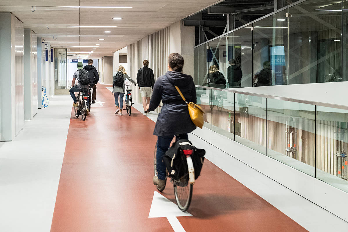 Fahrradparkhaus am Hauptbahnhof in Utrecht. Fahrradparkhaus am Hauptbahnhof in Utrecht.